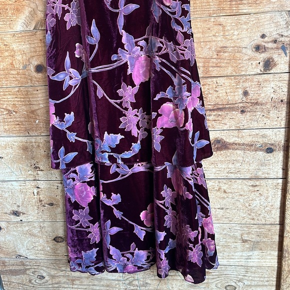 Tahari Layered Floral-Print Velvet Gow - Picture 5 of 13